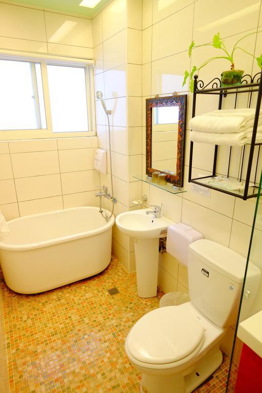 Moon House B&B Хуалиен Сити Екстериор снимка
